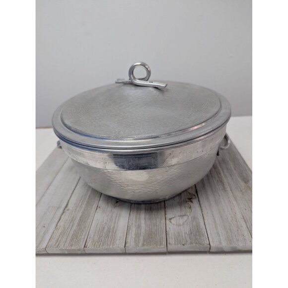 Vintage Hammered Aluminum Covered Serving Dish Casserole Insulated Italy IC-2 - Picture 1 of 10